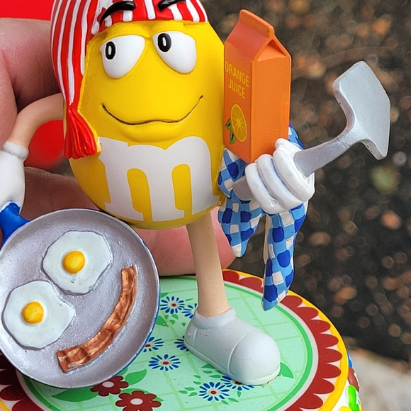 Sunny Side Up M&M's Sweet Treats Figurine - Picture 14 of 16